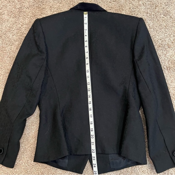 Albert Nipon Women’s Suit Jacket in Black, Velvet Collar, Button Detail - Picture 7 of 9